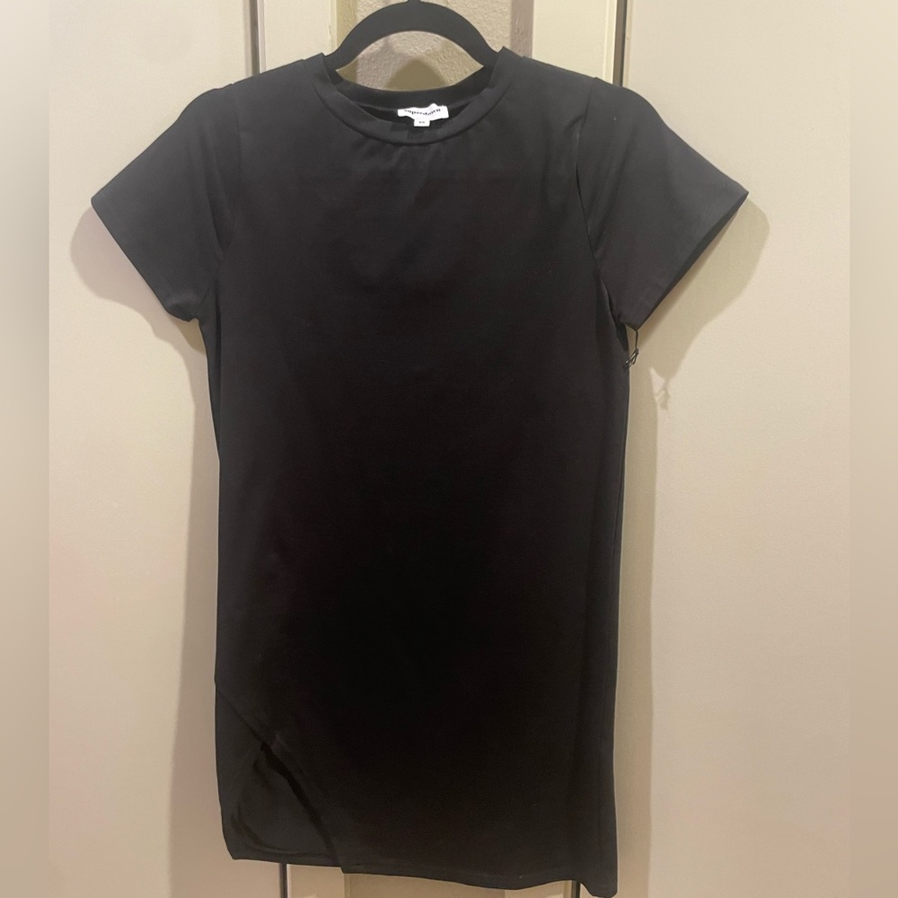 Super down casual black mini dress, slit in front. Fits like XS-S. Never worn.